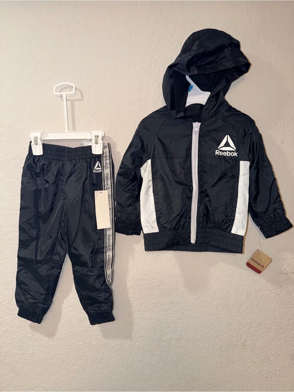 Reebok Toddler 2T 2-Piece Hooded Windbreaker Tracksuit Black White NWT